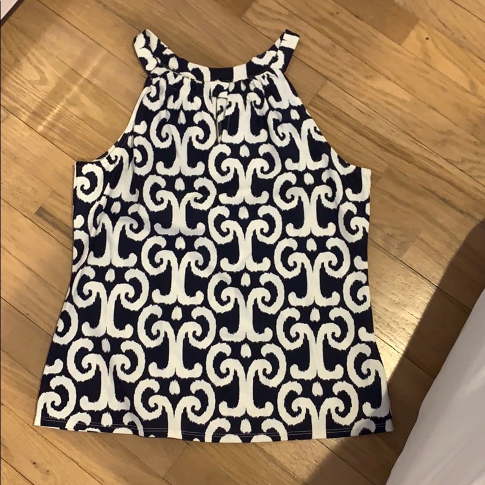 Very dressy shirt with a pretty pattern